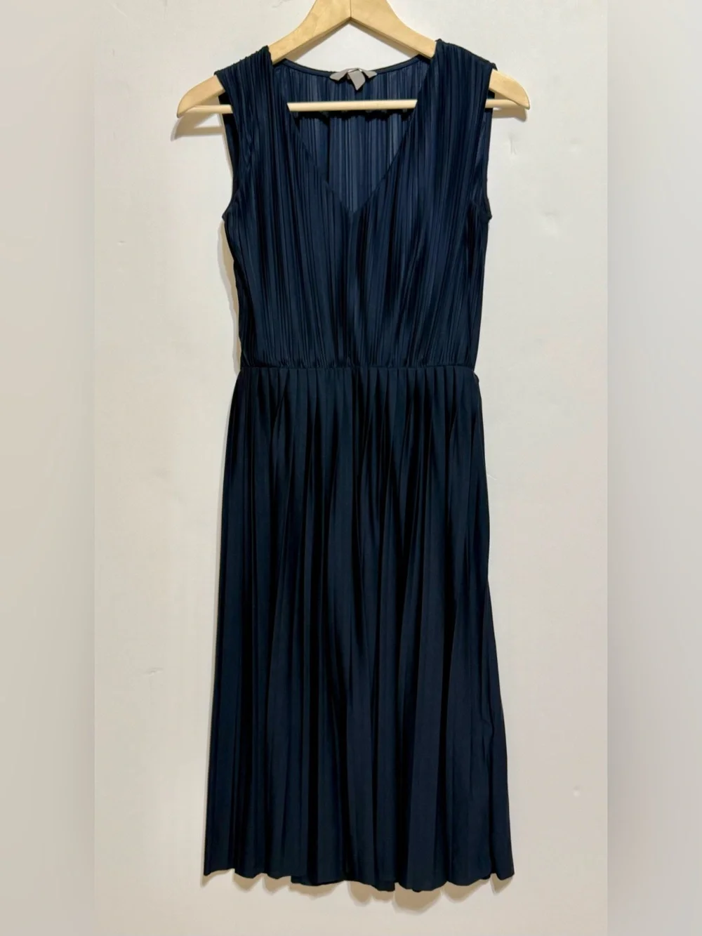 H&M navy Blue Sunday pleated  sleeveless V-Neck dress